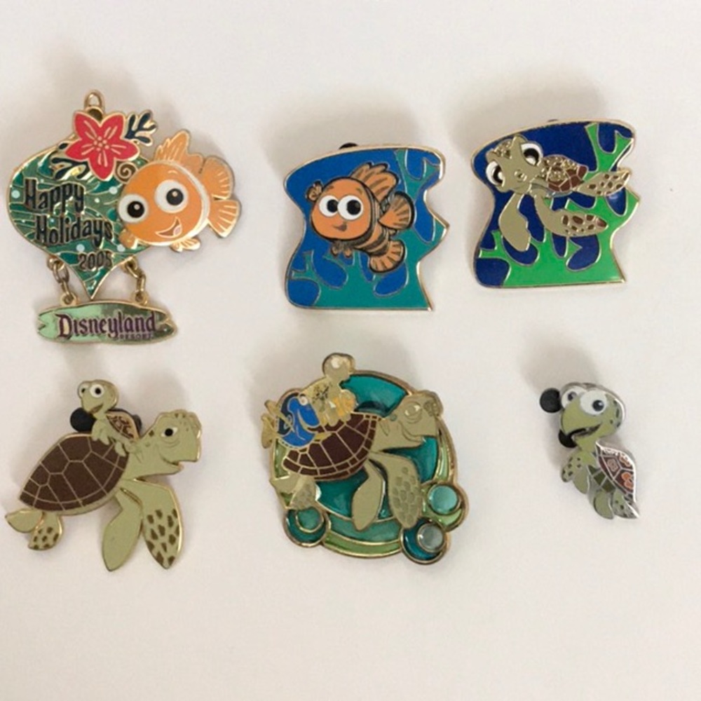 Sold   Finding Nemo Disney pin bundle